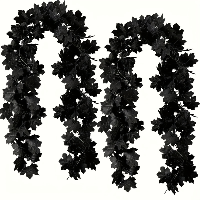 Black Maple Leaf Garland - Rea - огляд і ціна Cosplay Bat Prop